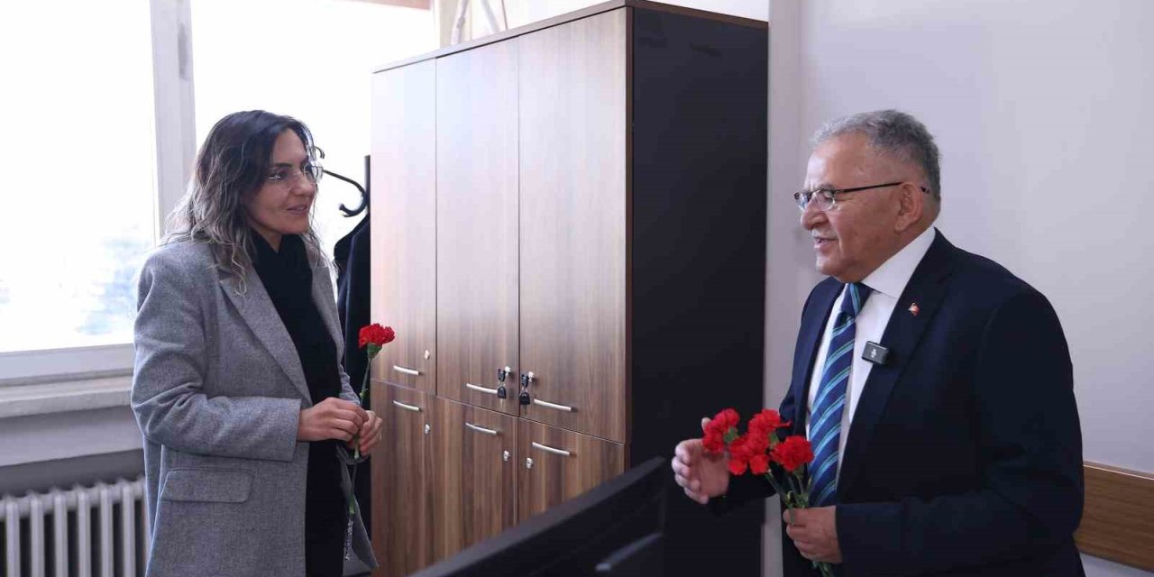 Başkan Büyükkılıç’tan Dünya Kadınlar Gününe ’karanfilli’ Kutlama