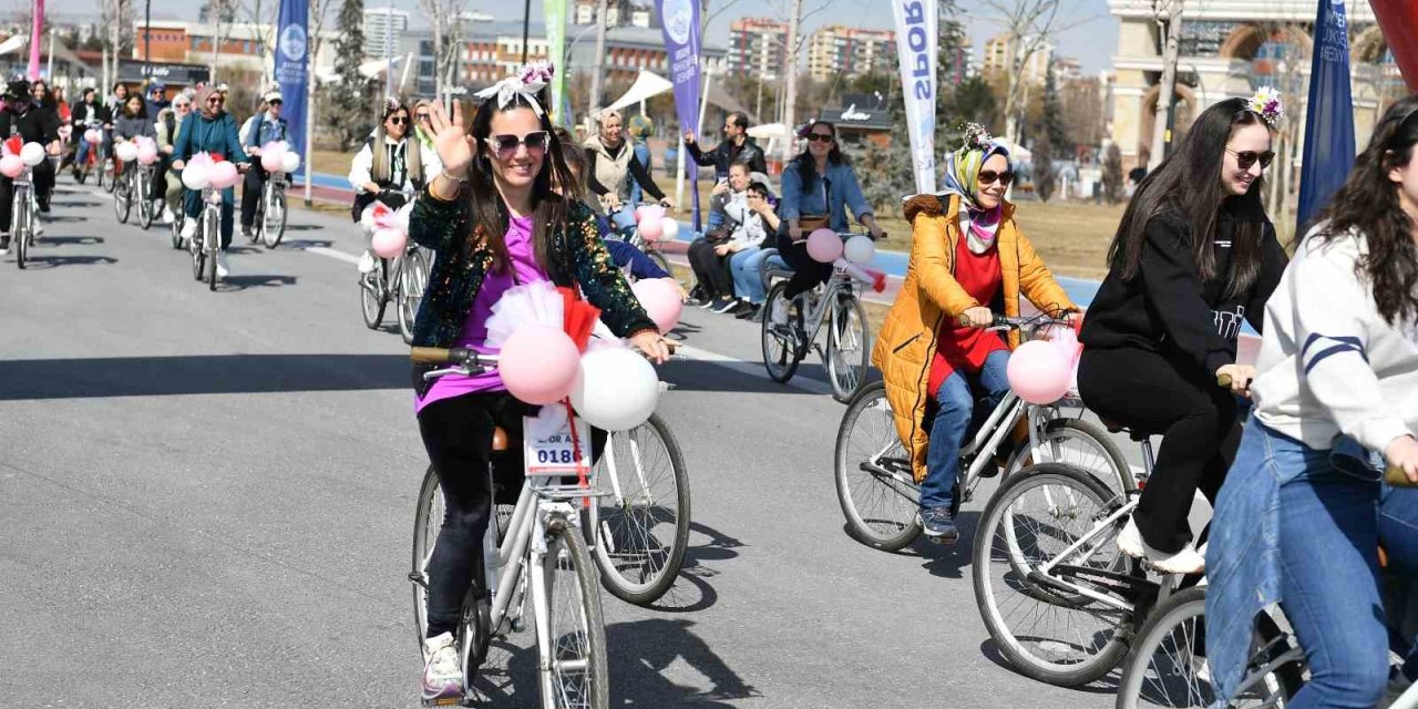 Büyükşehir’den 8 Mart Dünya Kadınlar Günü’ne Özel Bisiklet Turu