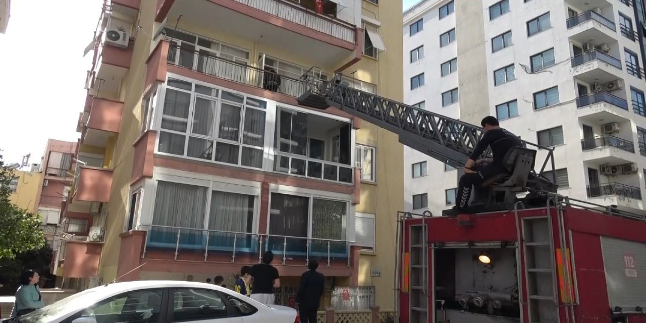 Balkondan Merdivenle Daireye Giren Ekipler Yaşlı Adamı Uyurken Buldu