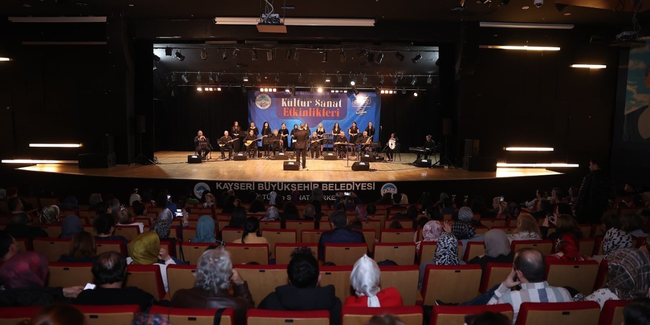 Kadınlar Günü Konseri’nde Türk Halk Müziği Şöleni