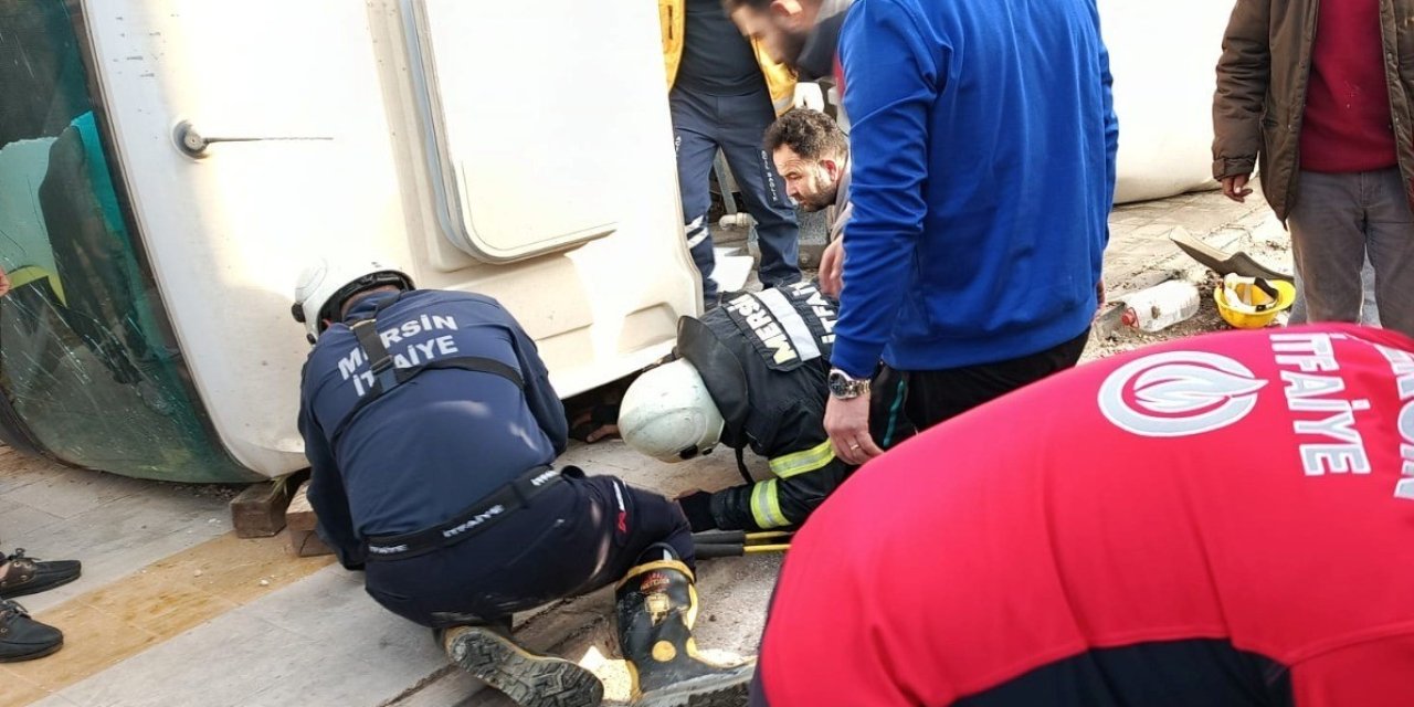 Devrilen Beton Mikserinin Altında Kalan Sürücü Yaralı Kurtarıldı