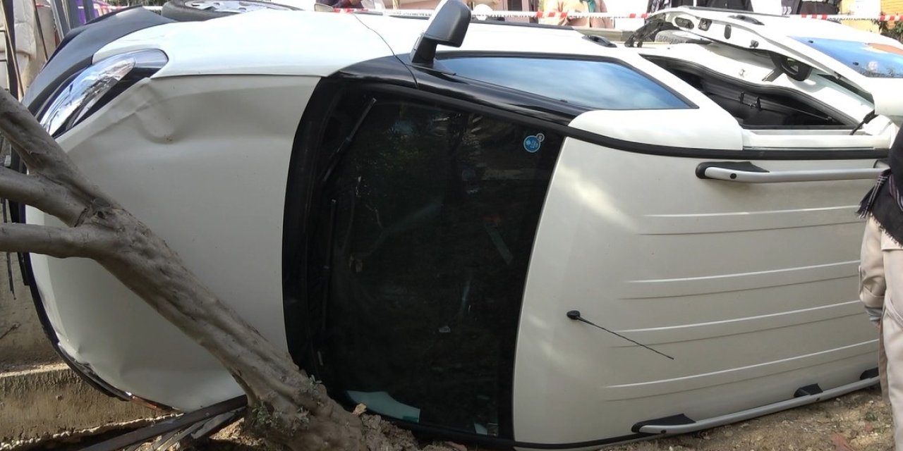 Kavşakta Kaza Yapan Araç Evin Bahçesine Uçtu