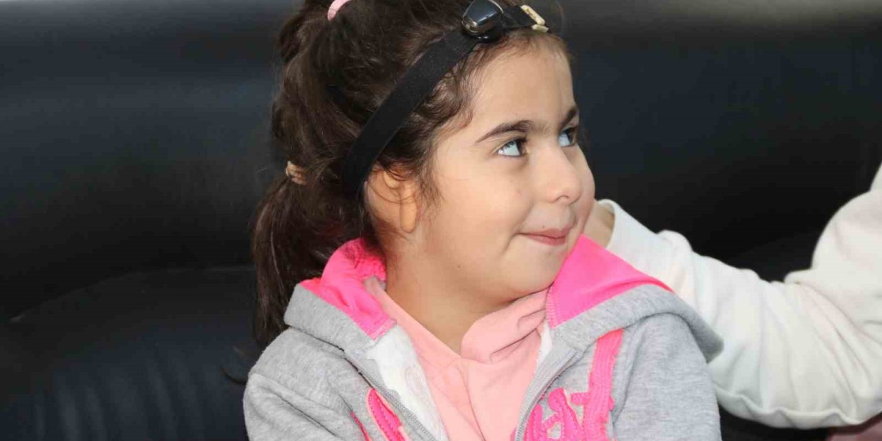 Kulakları Doğuştan Olmayan Çocuğun Duyması İçin 2 Milyon 400 Bin Tl Gerekiyor