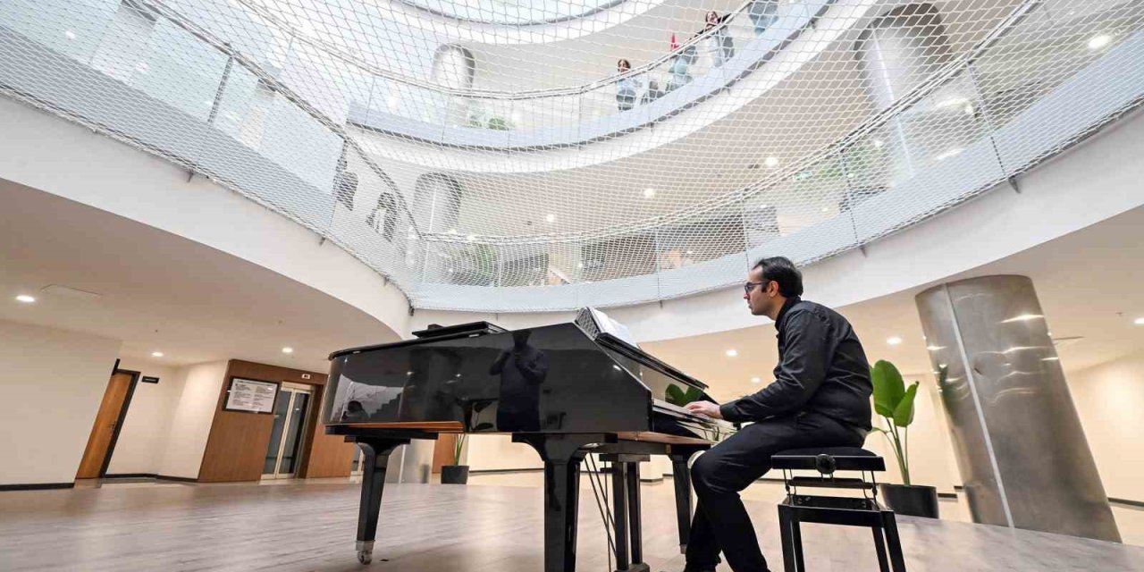 Mersin'de Otizmli Piyanistten, Piyano Resitali