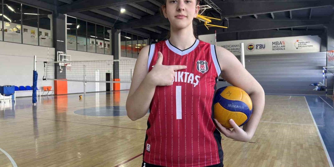Babasından İlham Alıp Voleybola Başladı, 17 Yaşında Beşiktaş’a Transfer Oldu