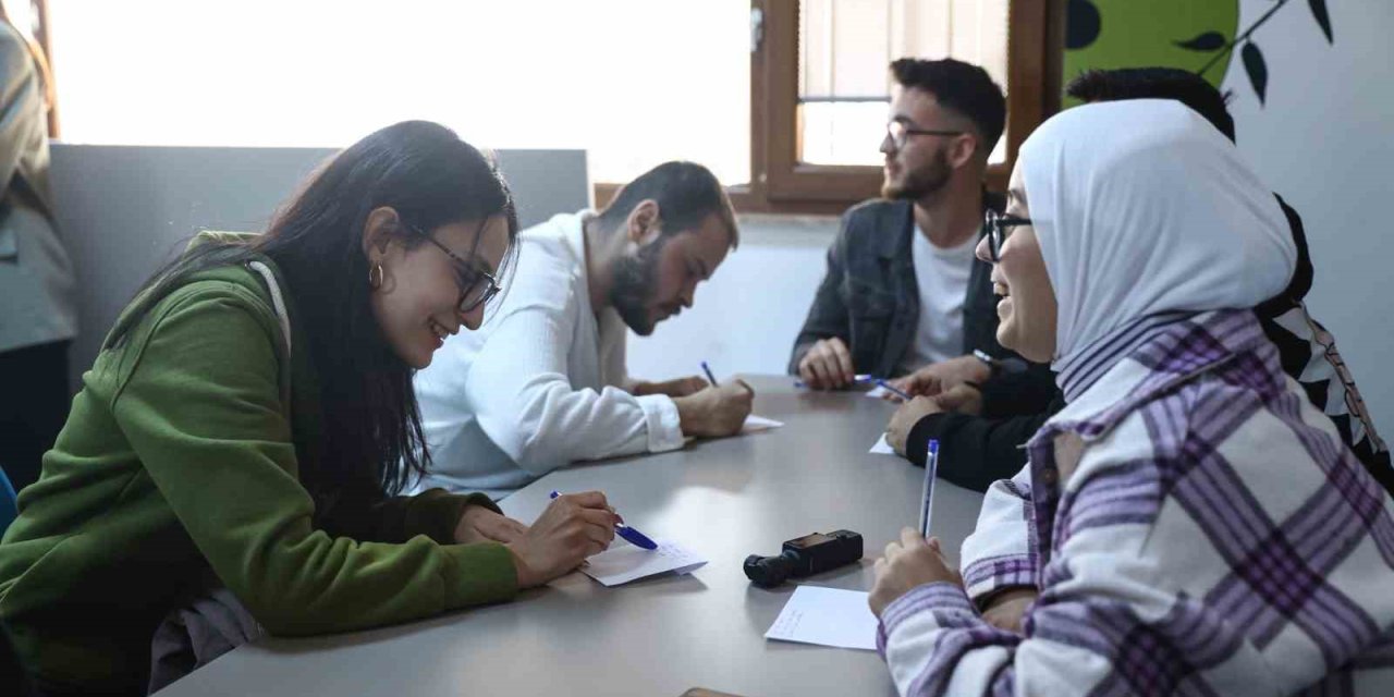 Gençlik Merkezi’nde Pratik İngilizce Konuşma Etkinliği Düzenledi