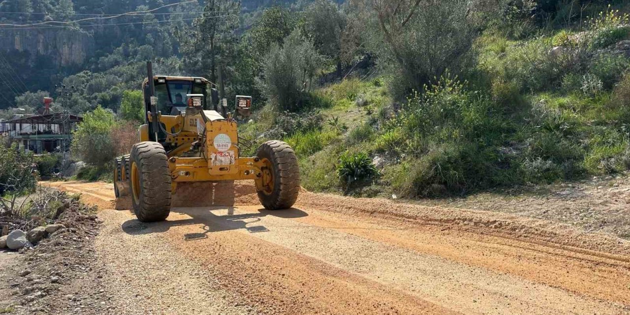 Silifke’de  Yol Düzenleme Çalışmaları