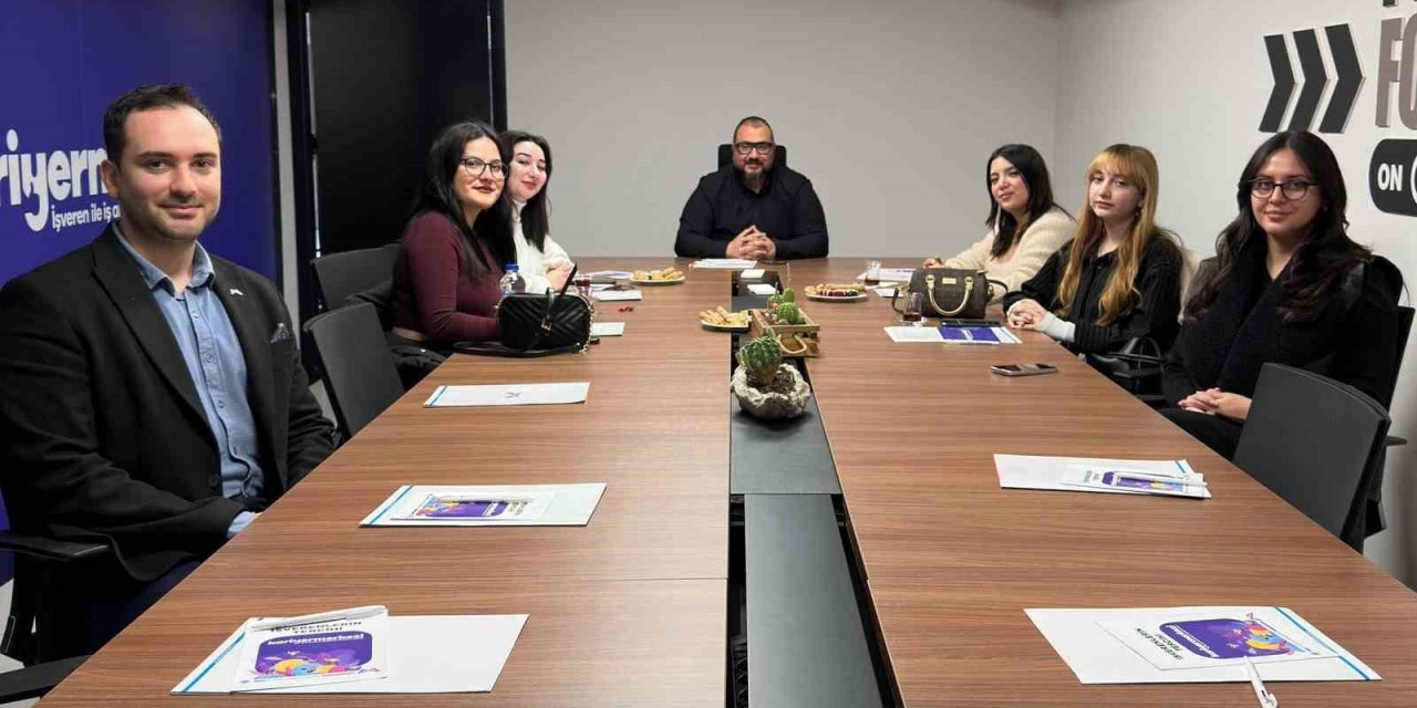 Kariyer Merkezi, Gençlere İş Dünyasını Yakından Tanıma Fırsatı Sunuyor