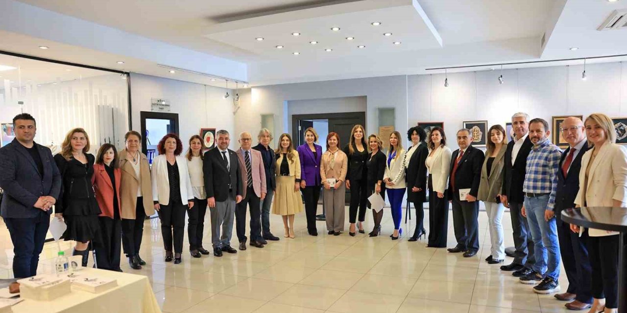 Kadınların Yazdığı Kitabın Geliri Hataylı Depremzede Kadınlara Destek Olacak