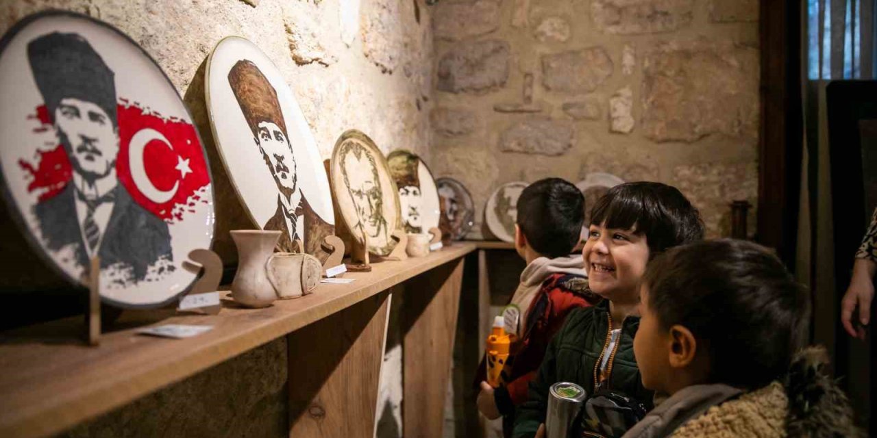 Tarsus’ta Minikler Sanatla Buluşuyor