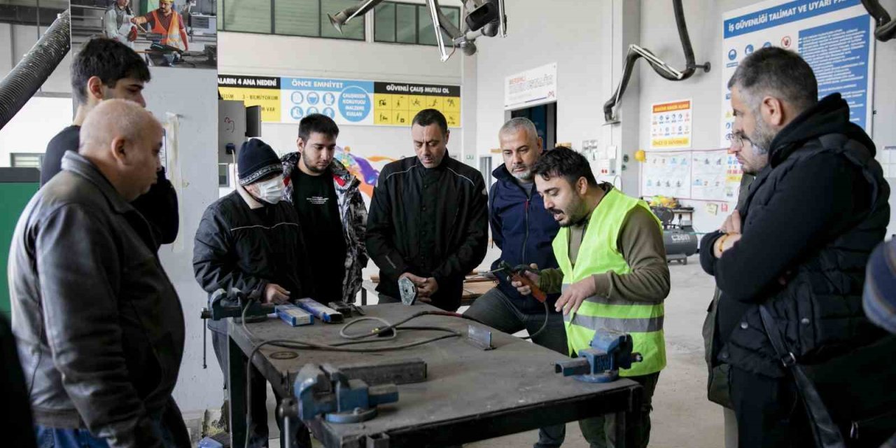 Mersinli Gençler Kariyer Kapısını Mercek İle Aralıyor