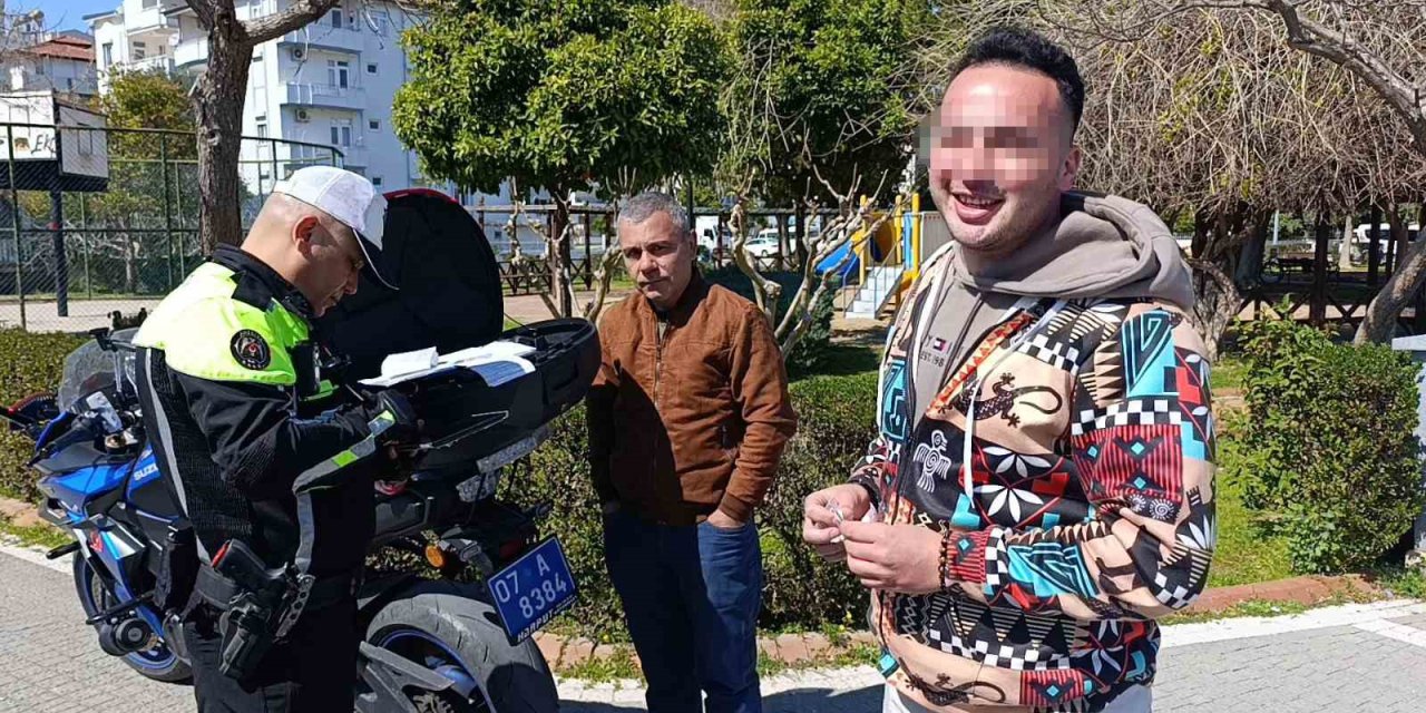 5. Kez Kasksız Yakalandı, Ehliyetine 2 Ay El Konulunca "hak Ettik" Dedi