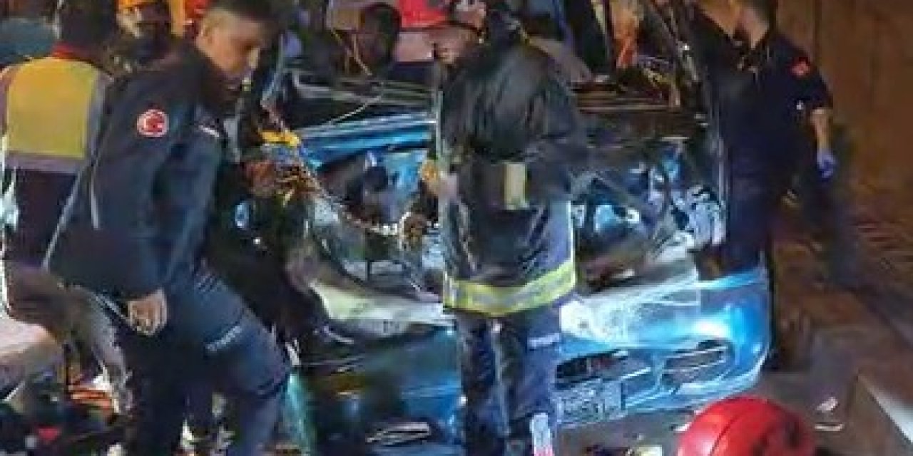 Minibüs İle Kepçe Tünelde Çarpıştı, Araçta Sıkışan 2 Kişiyi İtfaiye Kurtardı