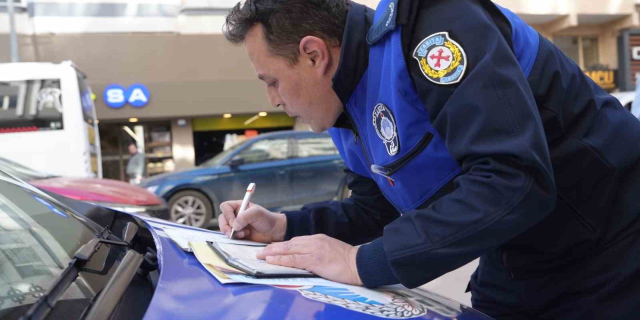 Hatalı Park Yapanlara Büyükşehir Zabıtasından Taviz Yok