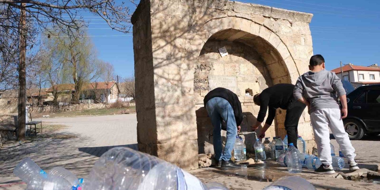Karaman’da Doğal Kaynak Sularının Aktığı Çeşmelere İlgi Arttı