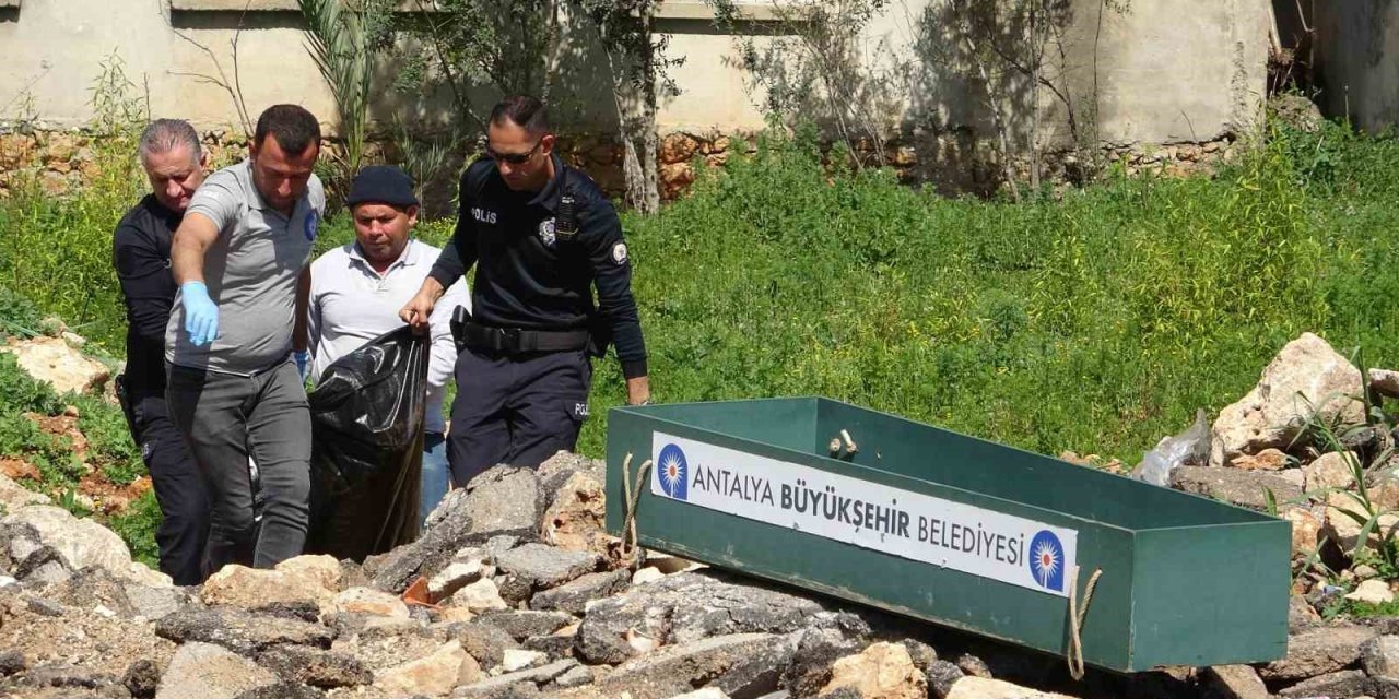 Cezaevinden İzinli Çıkan Genç Kadın Boş Arazide Ölü Bulundu