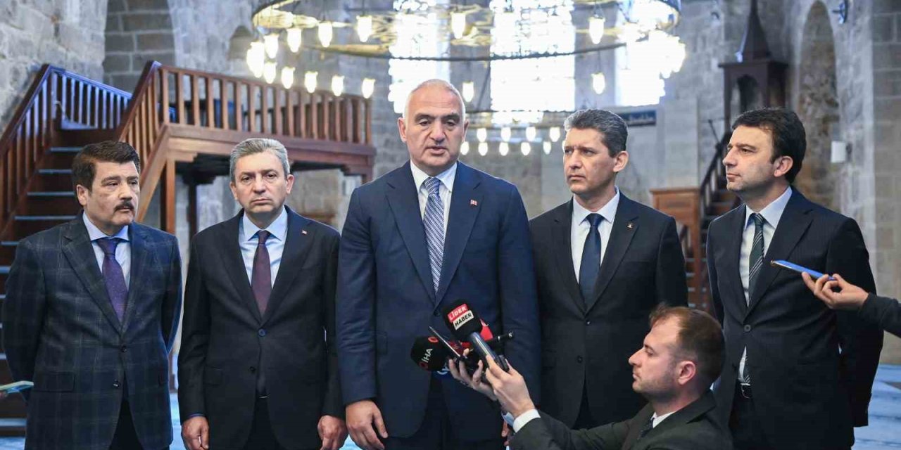 Bin 300 Taş Tek Tek Yerine Monte Edildi: Şehzade Korkut Camii Eski Görkeminde