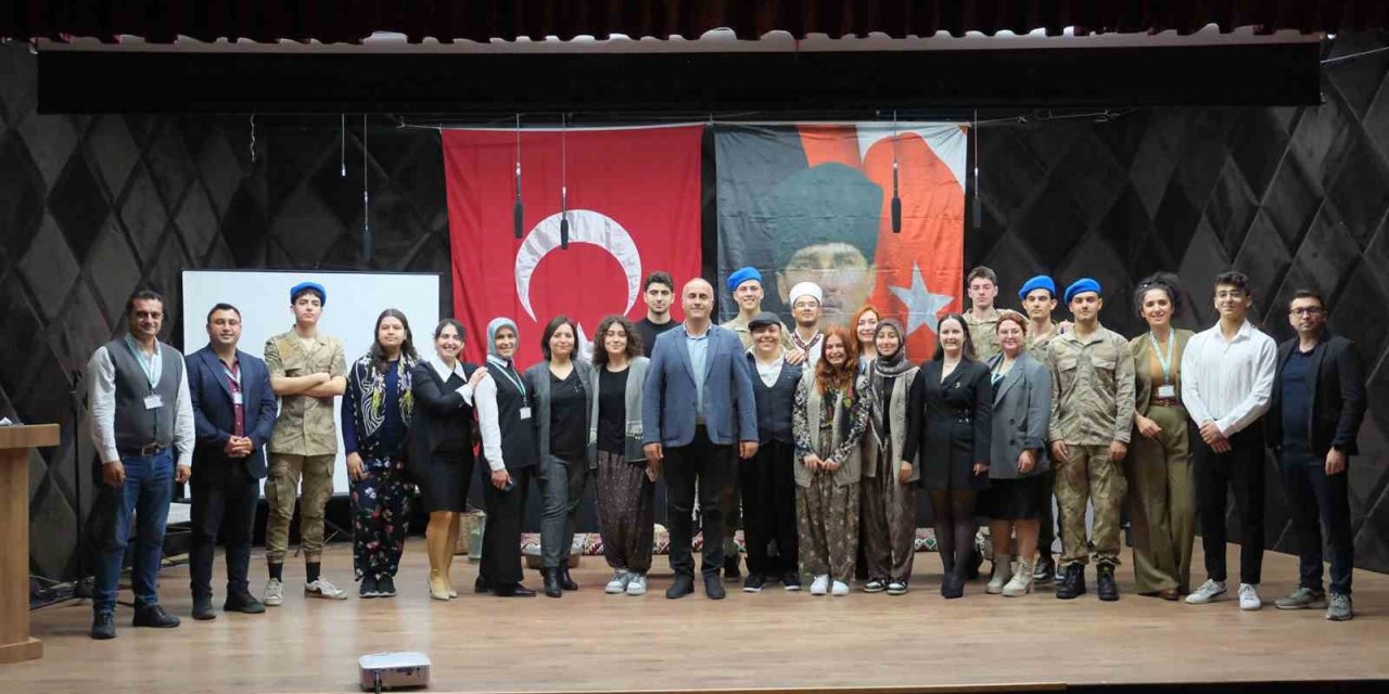 Kemer’de Öğrencilerden Duygu Yüklü Anma Programı