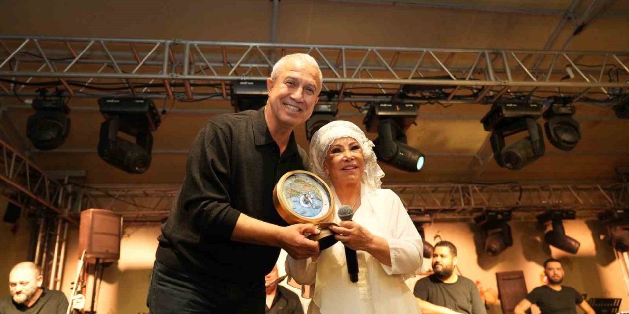 Alanya’da Bedia Akartürk Rüzgarı Esti