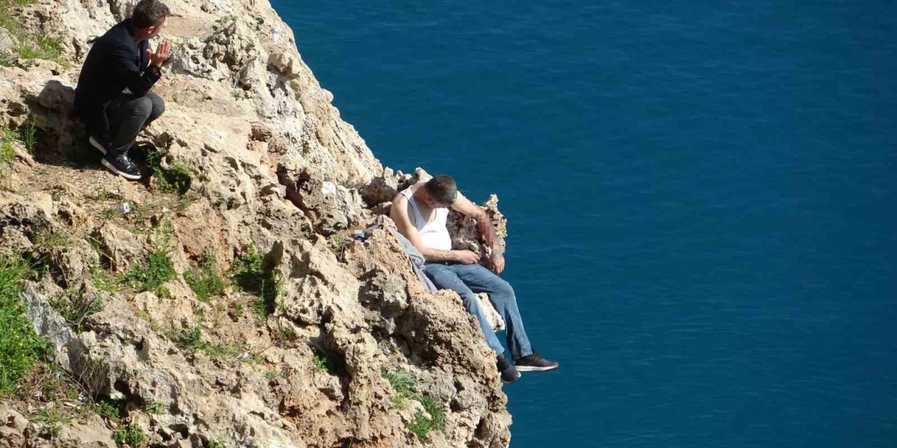 Antalya’da 40 Metrelik Falezlerin Ucunda Can Pazarı