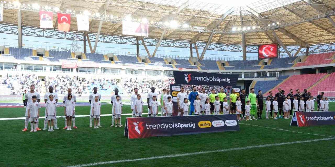 Trendyol Süper Lig: Atakaş Hatayspor: 1 - Sivasspor: 1 (ilk Yarı)