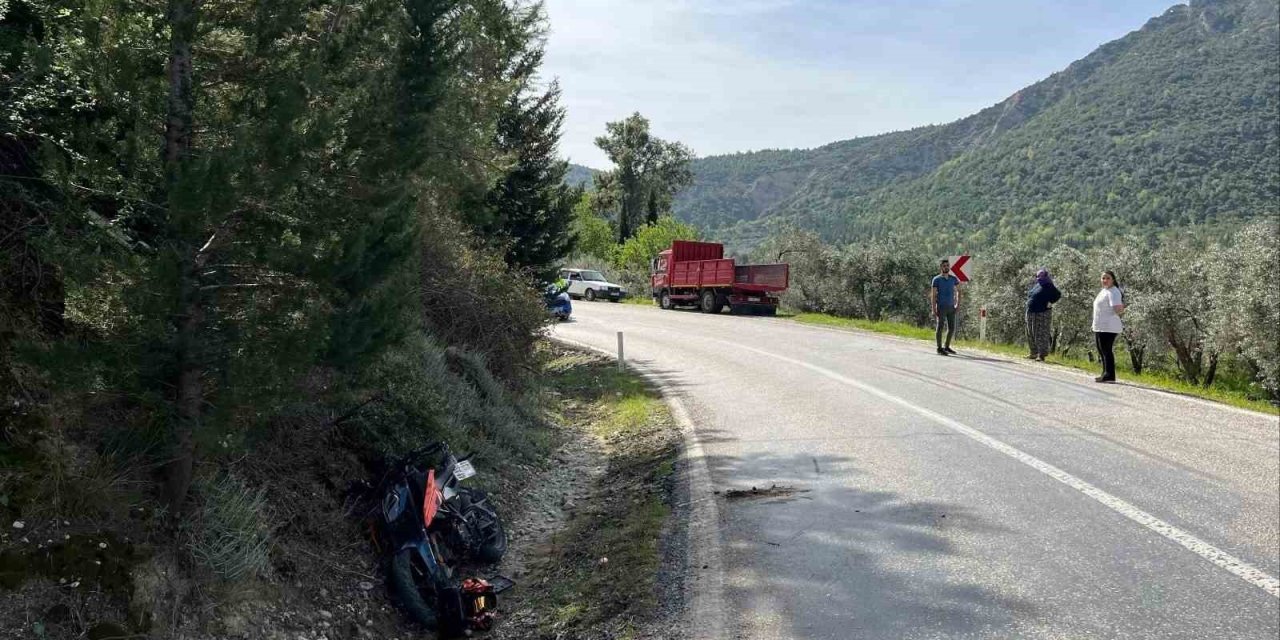 Kamyonla Çarpışan Motosikletin Sürücüsü Yaralandı