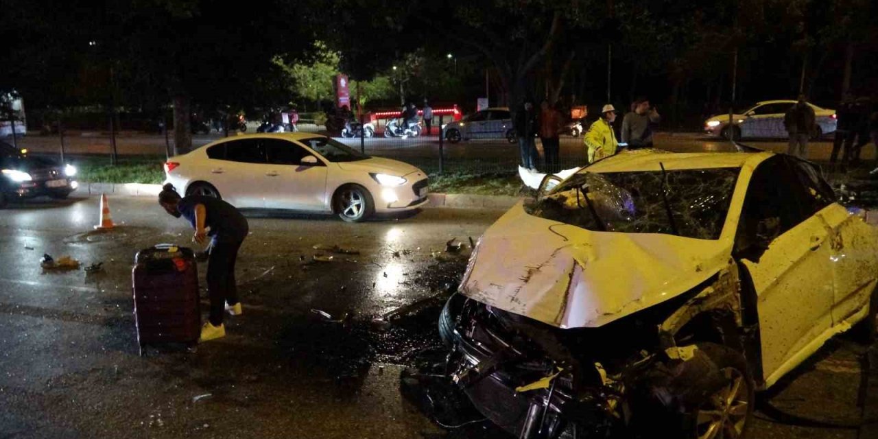 Antalya'da Feci Kaza