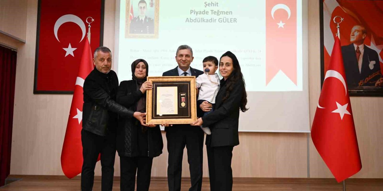 Antalya’da Şehit Aileleri Ve Gazilere Devlet Övünç Madalyası Verildi