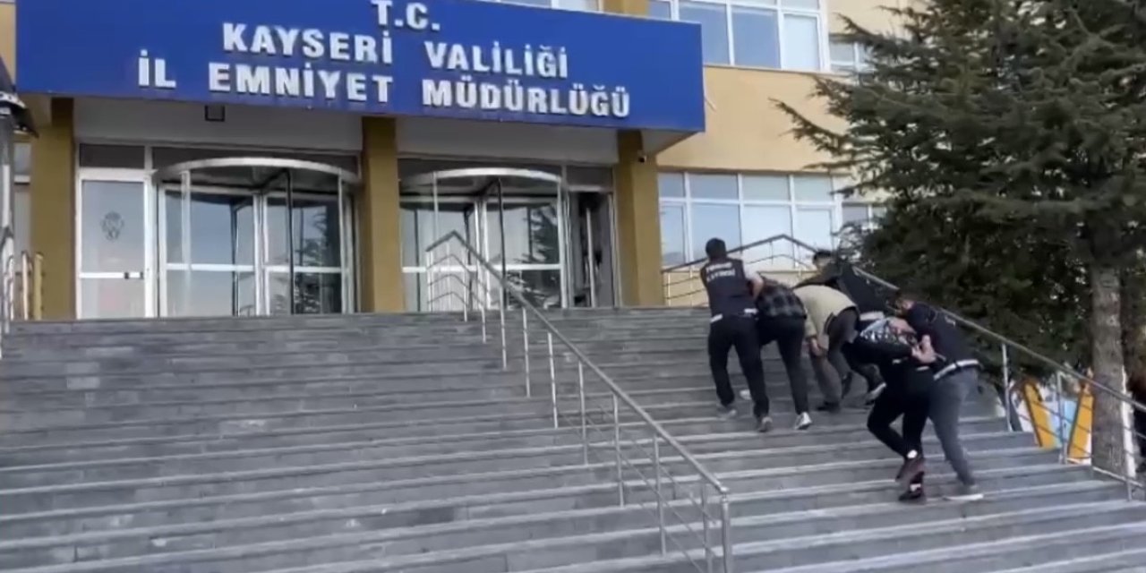 Midelerinden Uyuşturucu Kapsüller Çıktı