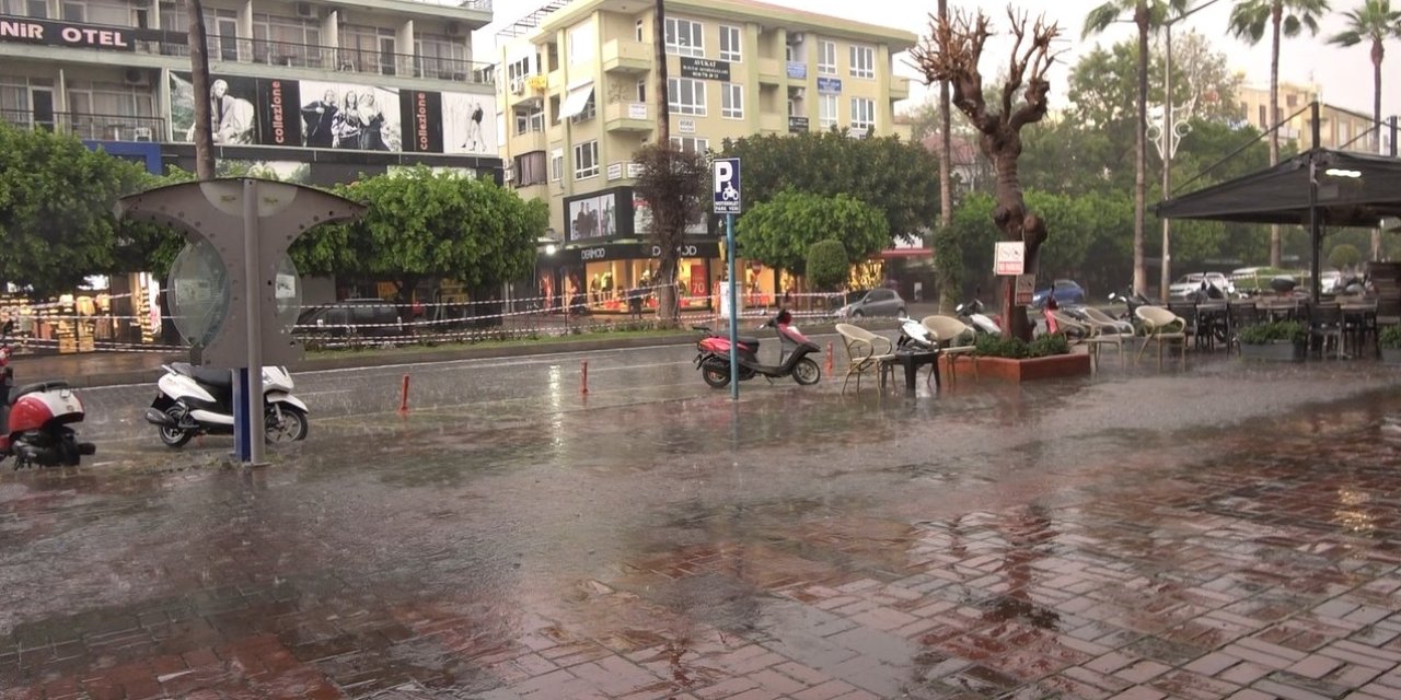 Alanya’da Sabah Saatlerinde Yağış Etkili Oldu