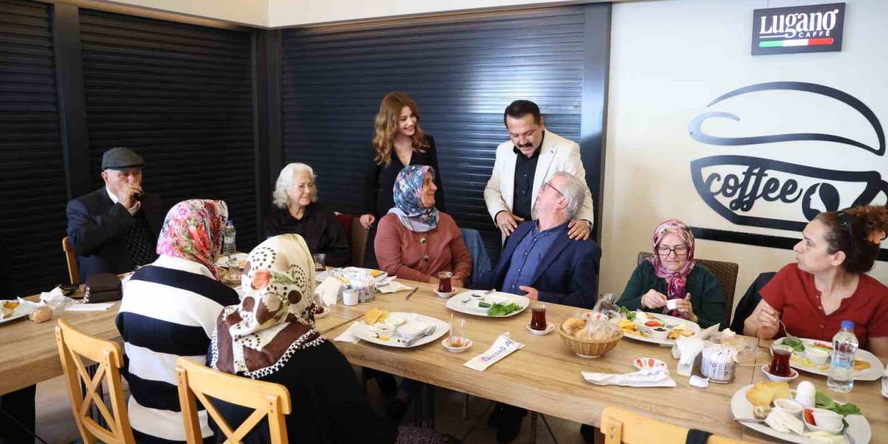 Alzheimer Hastaları Sosyalleşiyor