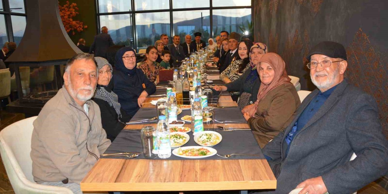 Korkuteli Kaymakamlığı, Şehit Aileleri İle Kıbrıs Gazileri Ve Yakınlarını İftarda Ağırladı