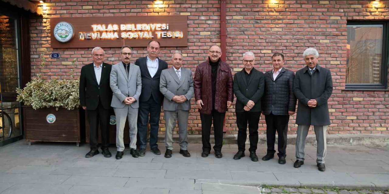 Mehmet Özhaseki Talas’ın İkram Sofrası’nda