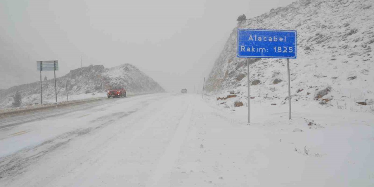 Antalya-konya Kara Yolunda Kar Yağışı