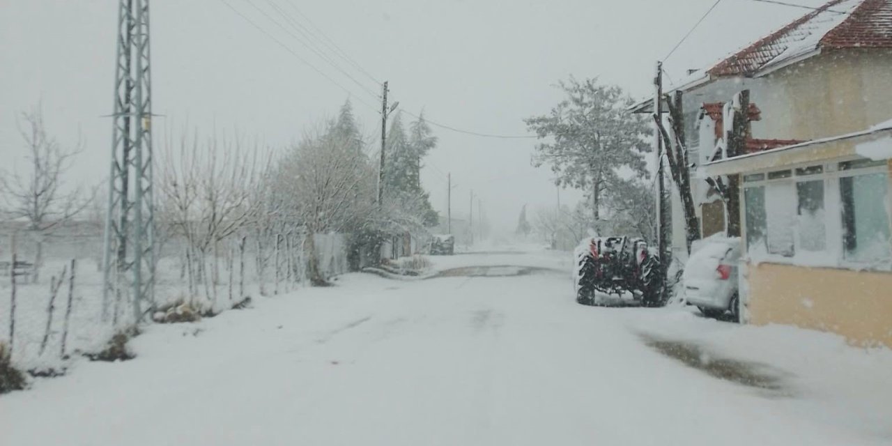 Antalya’nın Kaş İlçesinde Kar Yağışı Etkili Oluyor