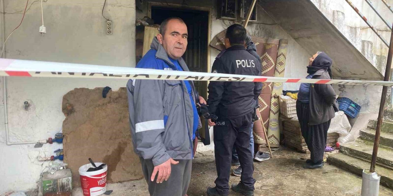 Antalya’da Çıkan Yangında Felçli Yaşlı Kadın Hayatını Kaybetti