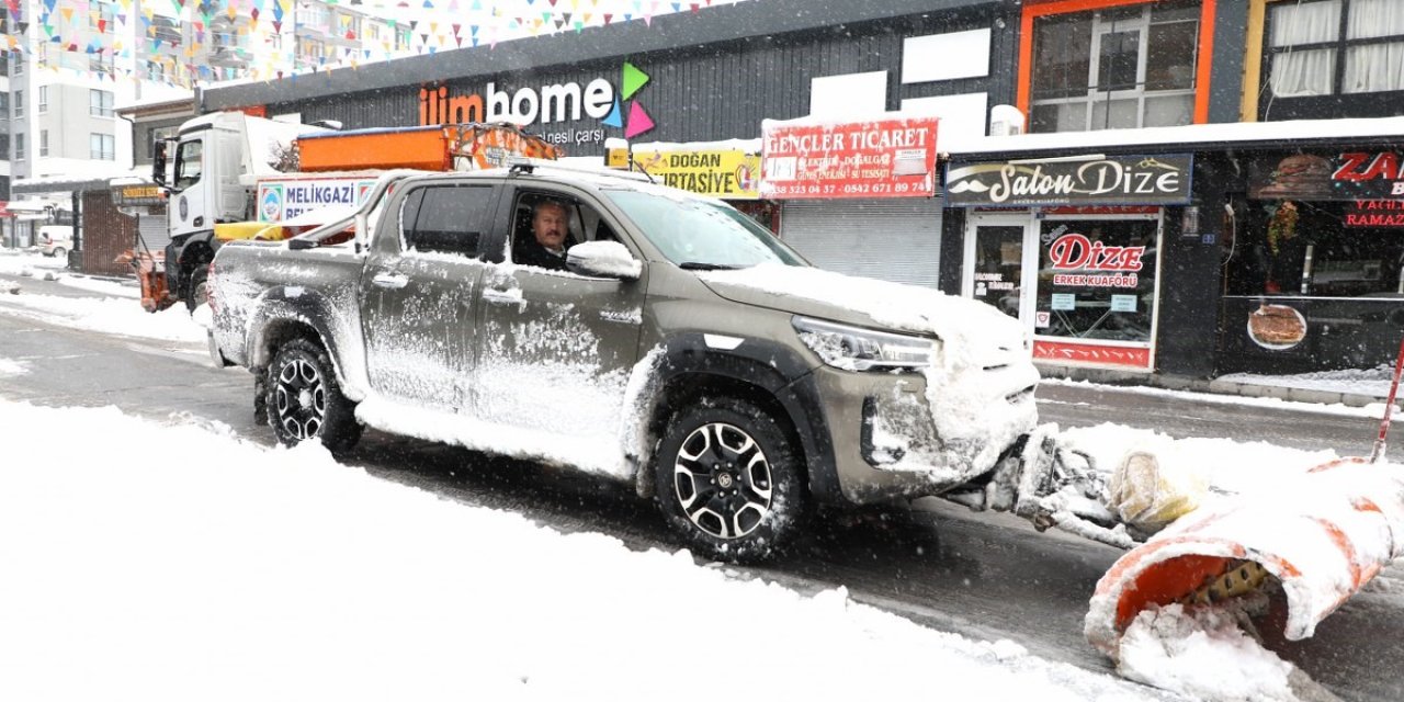 Melikgazi Belediyesi Karla Mücadele Çalışmalarına Aralıksız Devam Ediyor