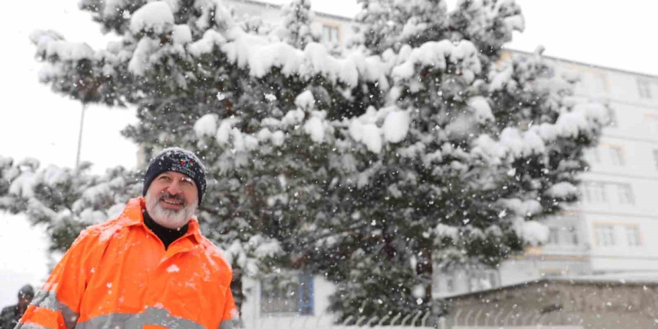 Kocasinan’da Kar Temizleme Çalışmaları Devam Ediyor"