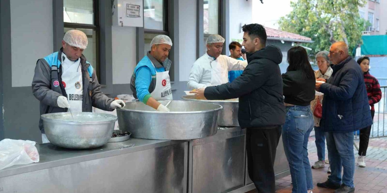 Alanya’da 3 Noktada Günlük 3 Bin Kişiye İftar Sofrası