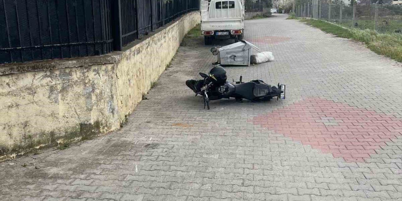 Duvara Çarpan Motosikletin Sürücüsü Yaralandı