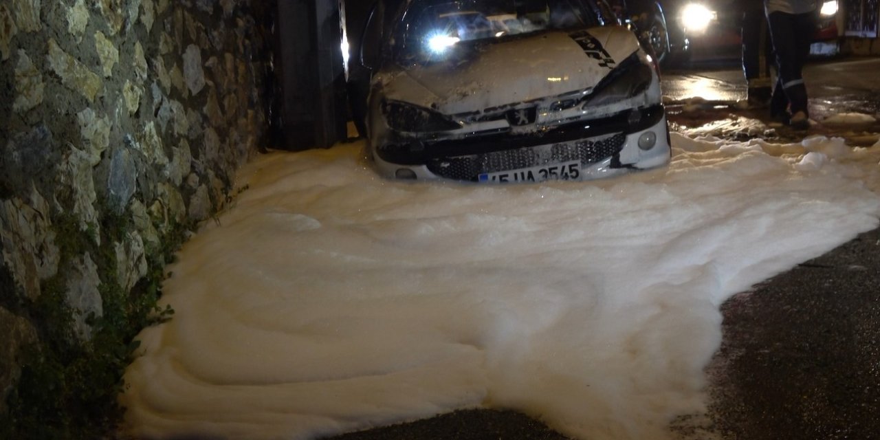 Alanya’da Park Halindeki Otomobil Alevlere Teslim Oldu