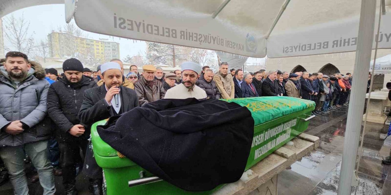 Hayatını Kaybeden Gazeteci Oktay Ensari Son Yolculuğuna Uğurlandı