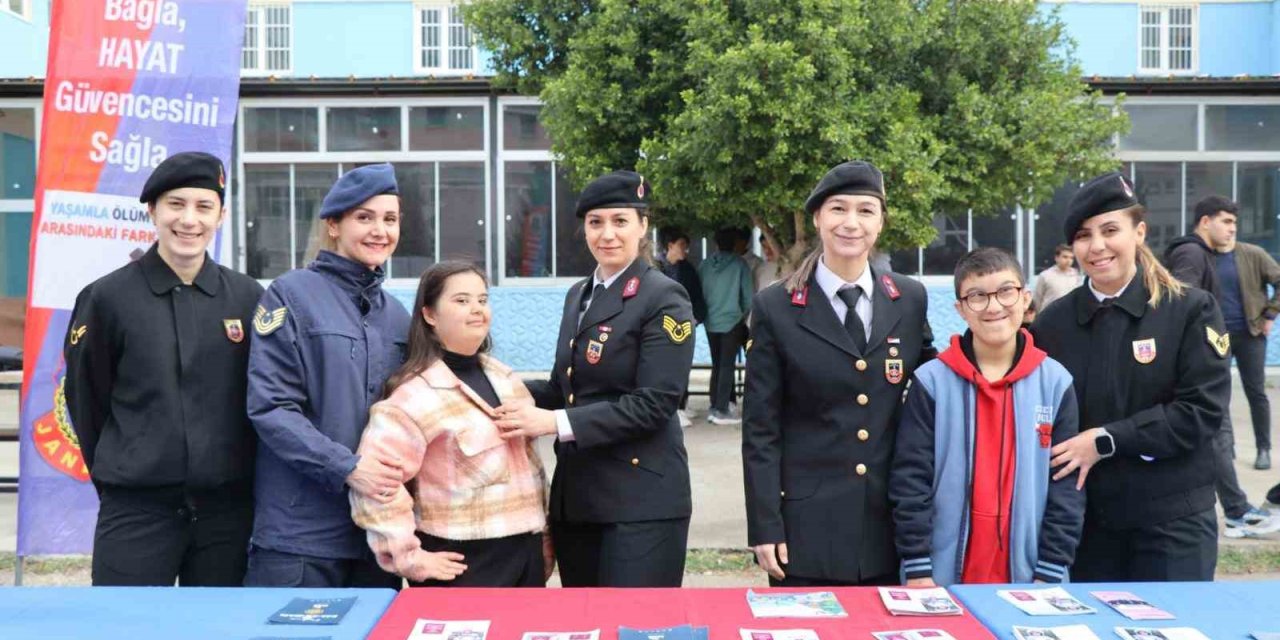 Jandarmadan Özel Çocuklara Eğlenceli Tanıtım Etkinliği