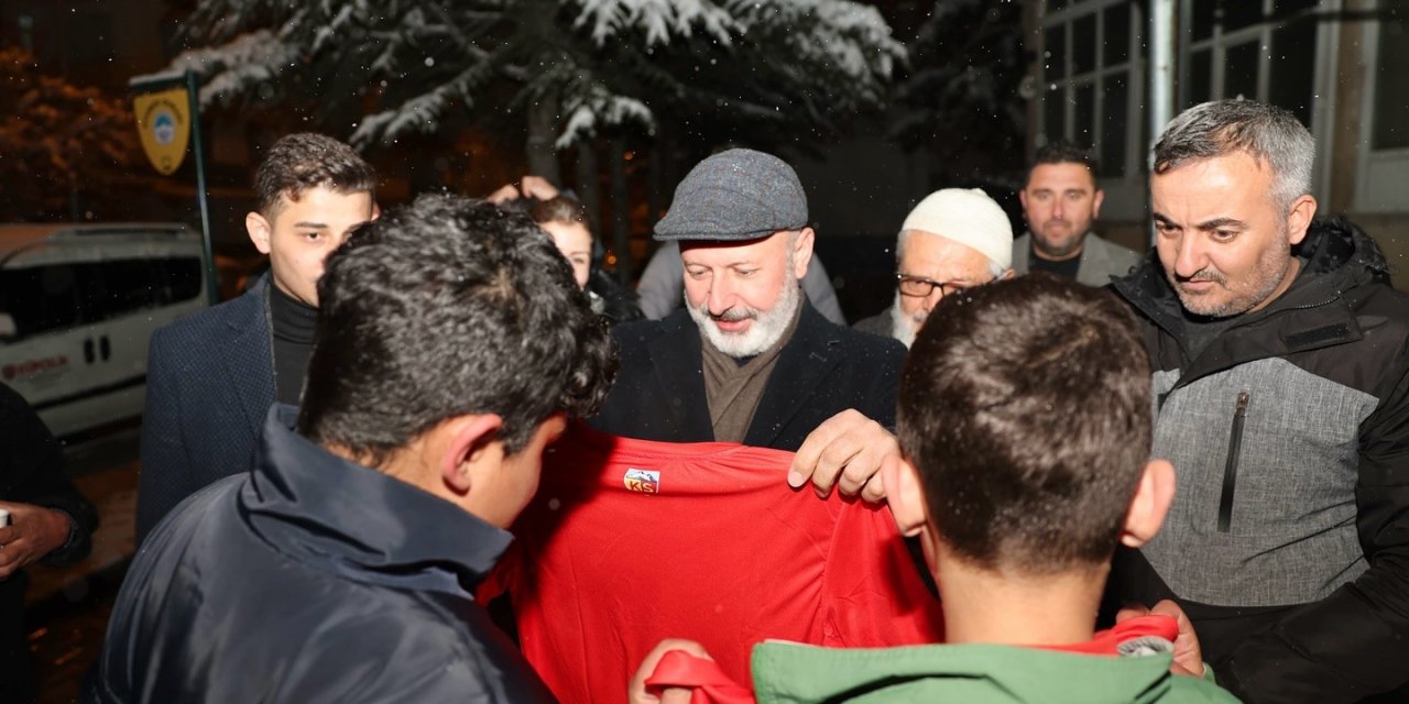 Başkan Çolakbayrakdar, Ramazan Bereketini Her Gün Bir Mahallede Paylaşıyor