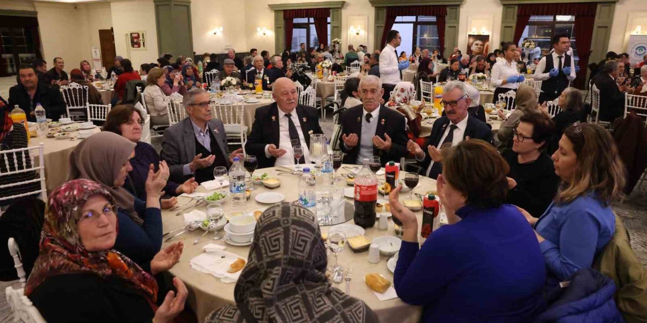 Başkan Kurt İftarda Şehit Aileleri, Gaziler Ve Yakınları İle Buluştu