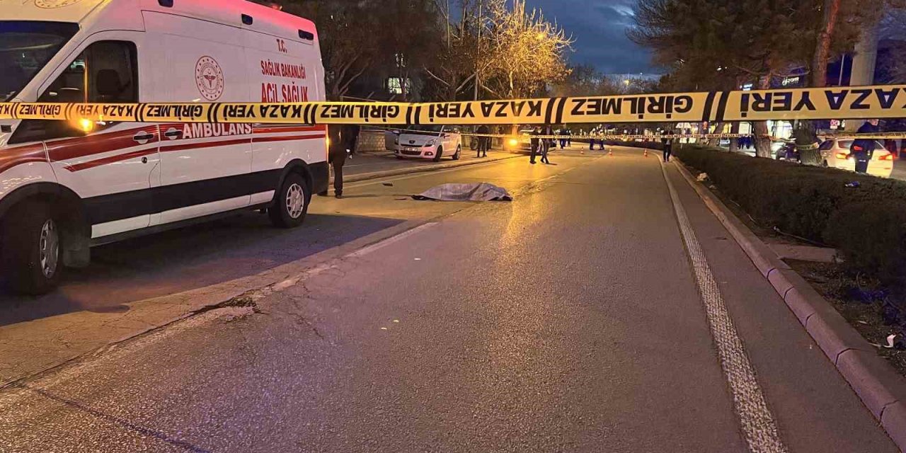 Otomobilin Çarptığı Kadın Hayatını Kaybetti
