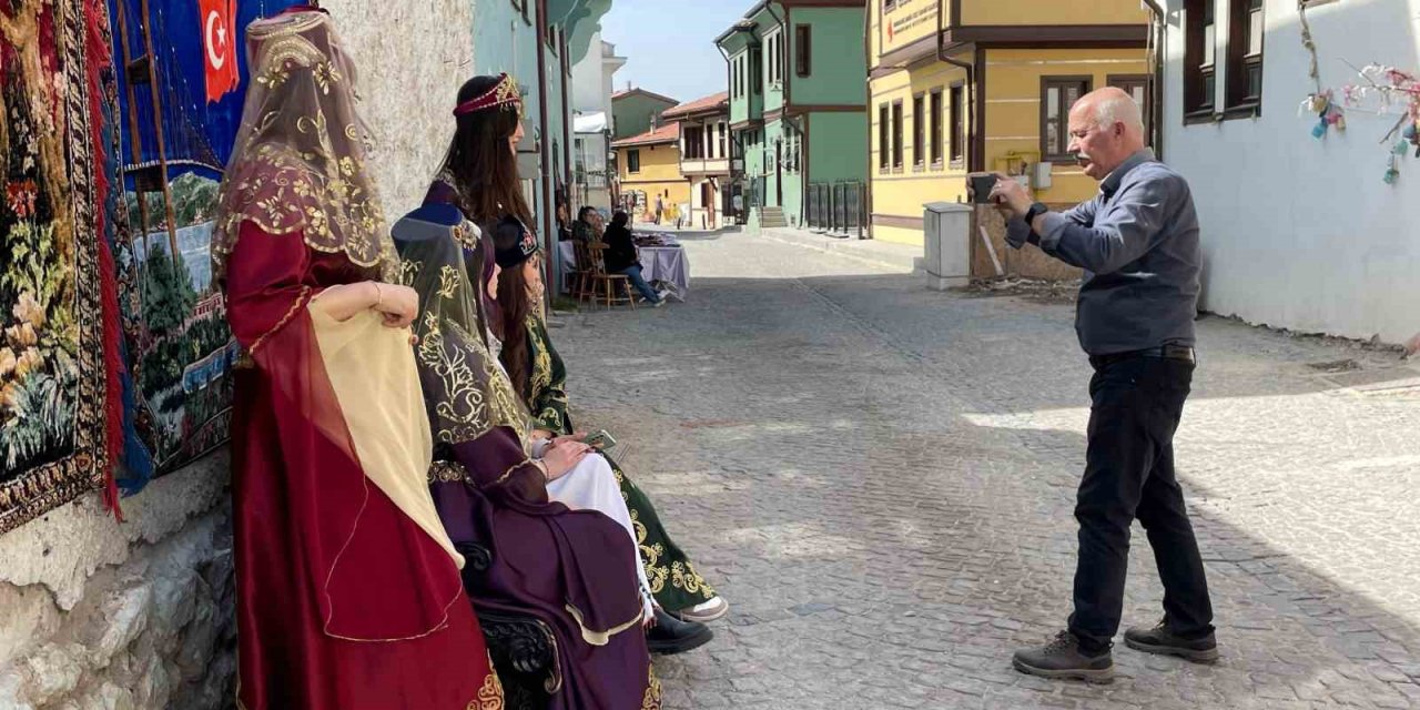 Eskişehir’in Kültür Mirasını Dükkânında Yaşatıyor