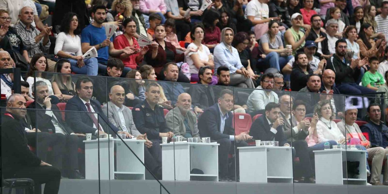 Efeler Ligi Play-off: Alanya Belediyespor: 3 - Halkbank: 0