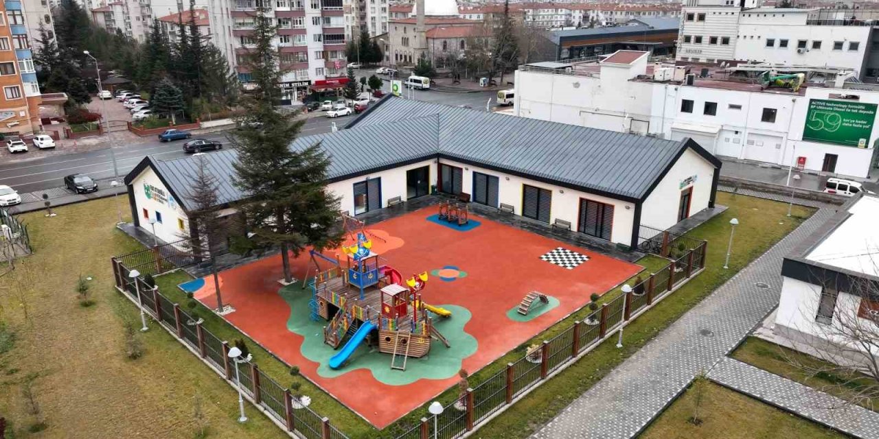 Büyükşehir Çocuk Kütüphanesi, Miniklerin Ve Ailelerinin Gözdesi Oldu