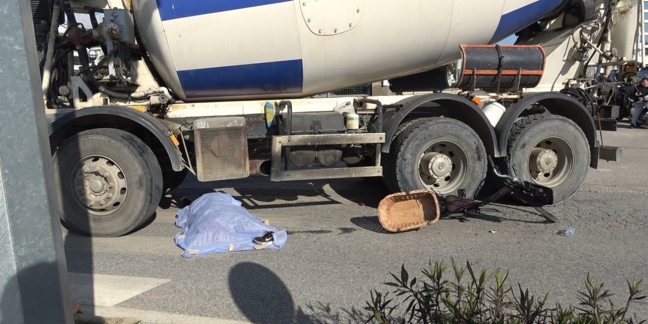 Beton Mikserinin Altında Kalan Bisikletli Kadın Hayatını Kaybetti